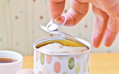 ５年間保存可能なパンの缶詰『PANKAN』は、手が切れないプルトップ缶を採用しています